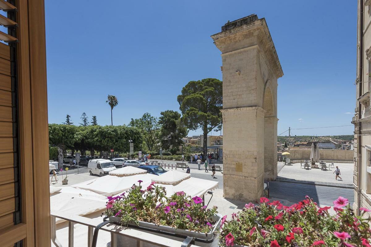 Porta Nazionale Dependance Bed and Breakfast Noto Exteriör bild